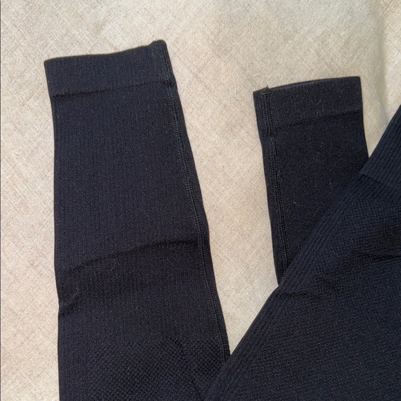 SAVVY Women’s Black Compression Leggings - Picture 5 of 5